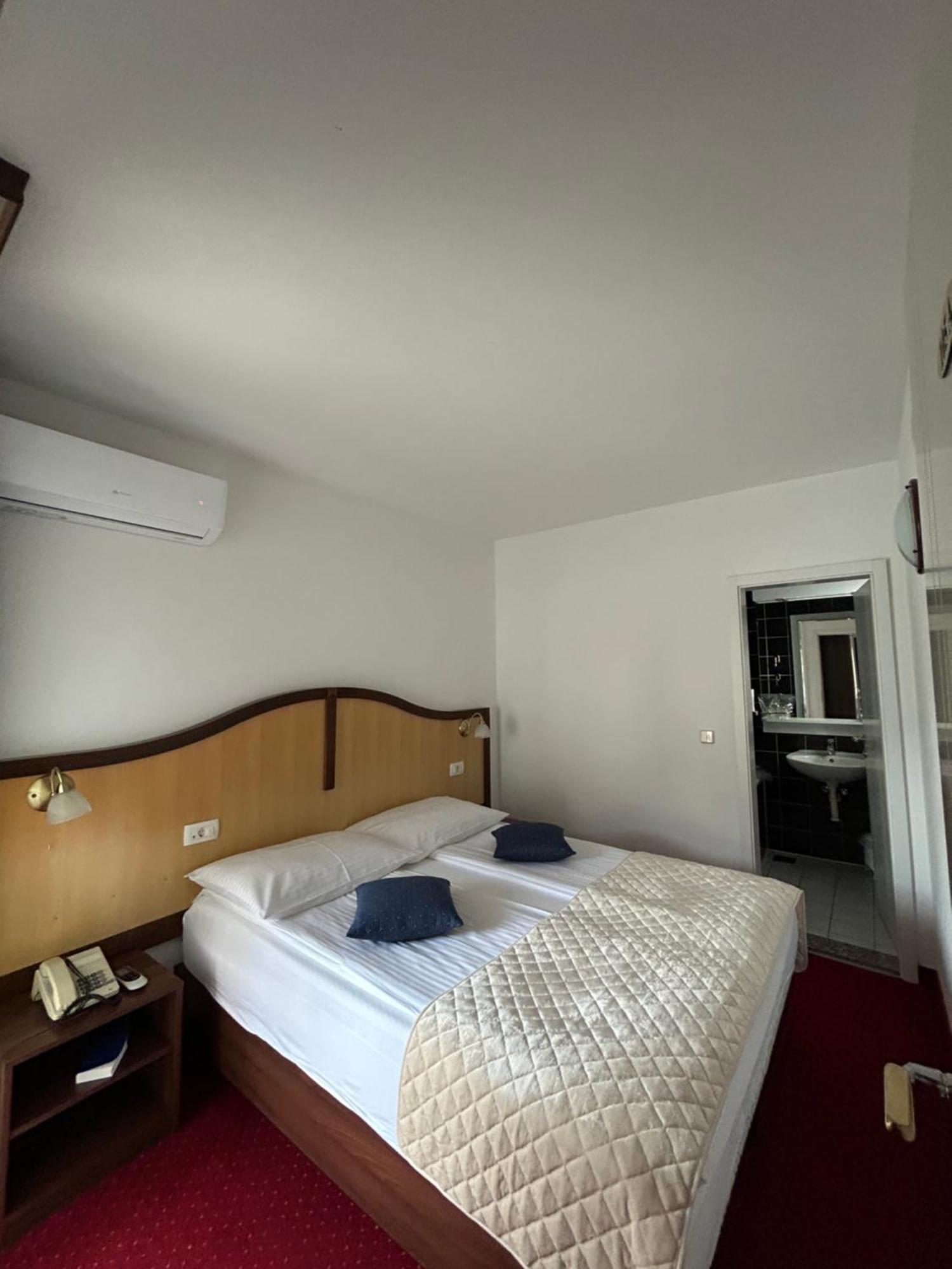 Hotel Bavaria Trogir Seget Donji Luaran gambar