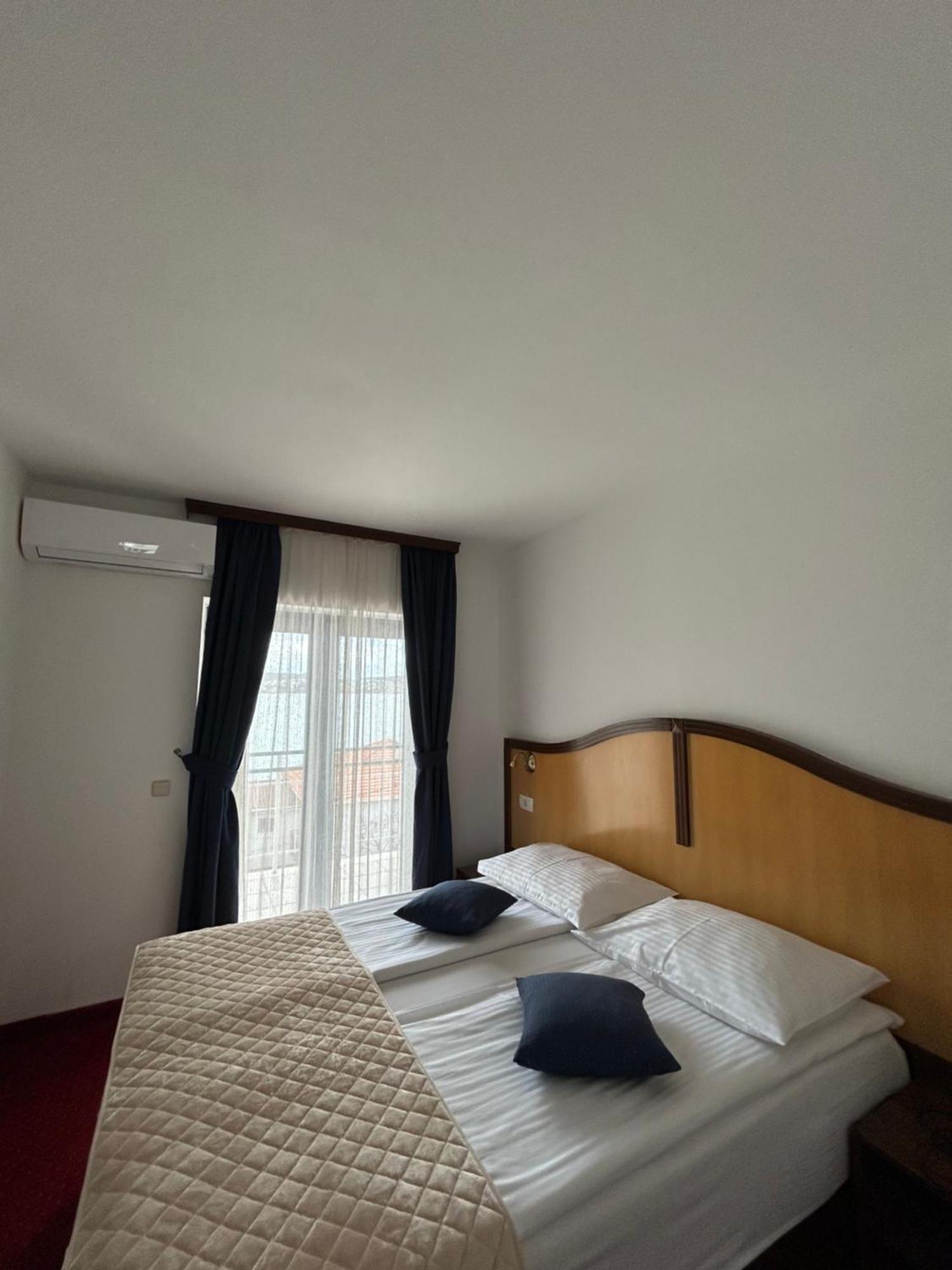 Hotel Bavaria Trogir Seget Donji Luaran gambar