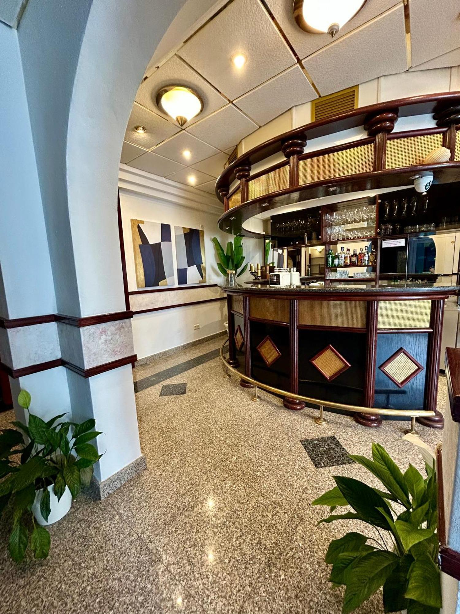 Hotel Bavaria Trogir Seget Donji Luaran gambar