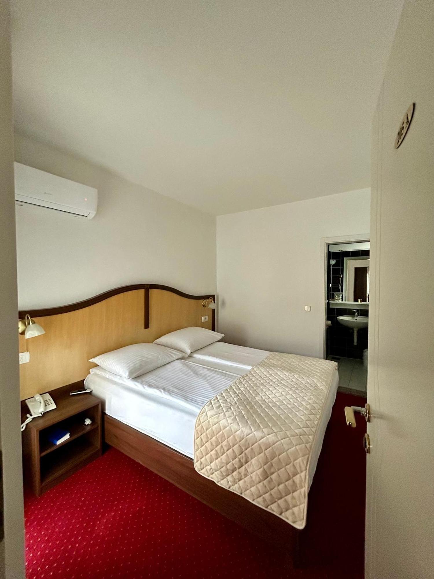 Hotel Bavaria Trogir Seget Donji Luaran gambar