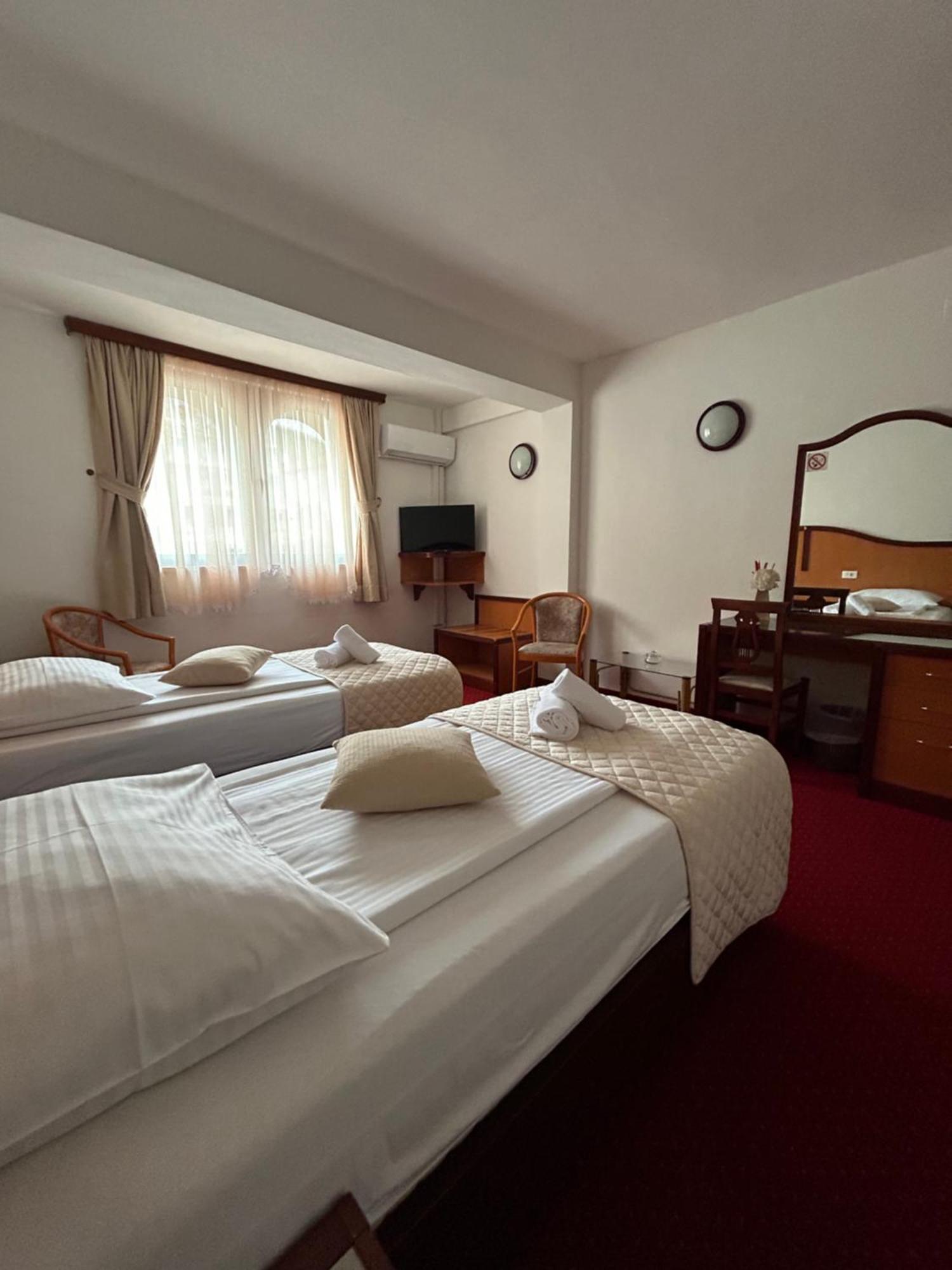 Hotel Bavaria Trogir Seget Donji Luaran gambar