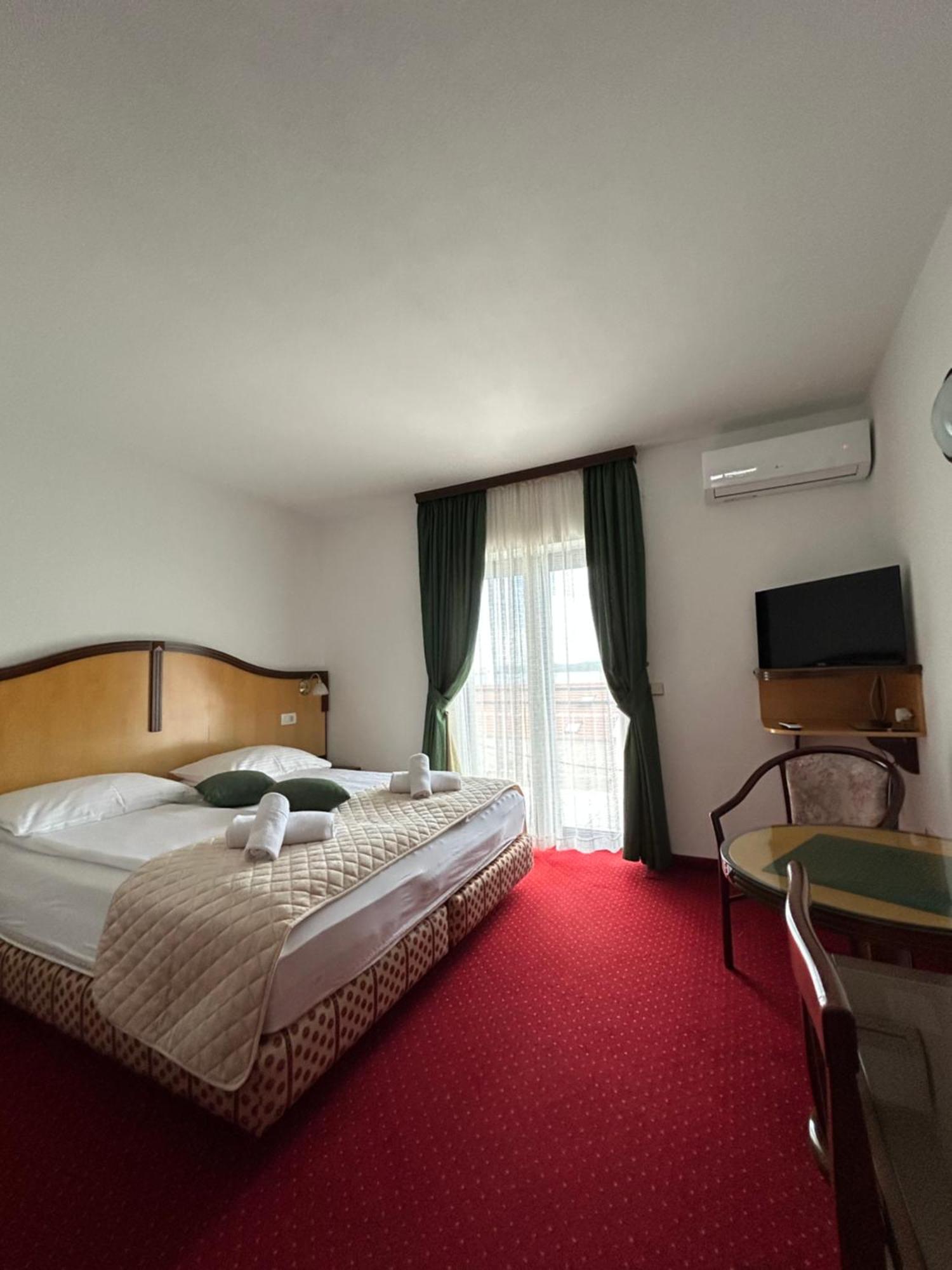 Hotel Bavaria Trogir Seget Donji Luaran gambar