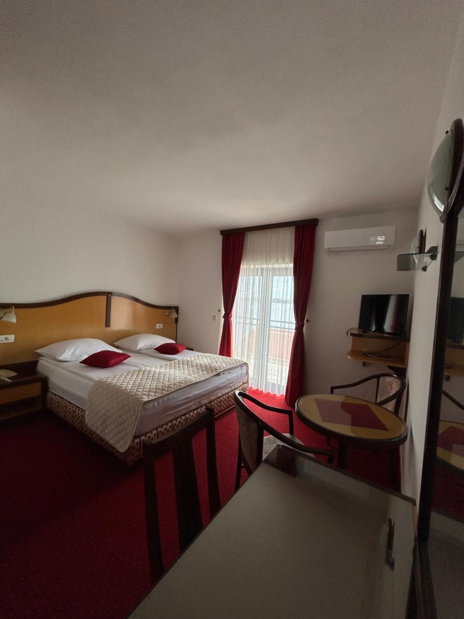 Hotel Bavaria Trogir Seget Donji Luaran gambar