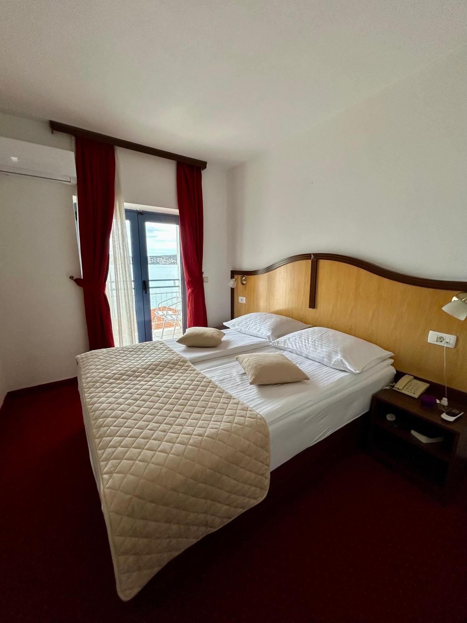 Hotel Bavaria Trogir Seget Donji Luaran gambar