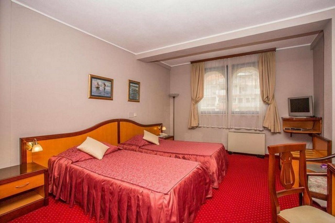 Hotel Bavaria Trogir Seget Donji Luaran gambar